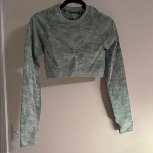 Gymshark Sage Green Camouflage Long Sleeve Crop Top Size Large NWT!